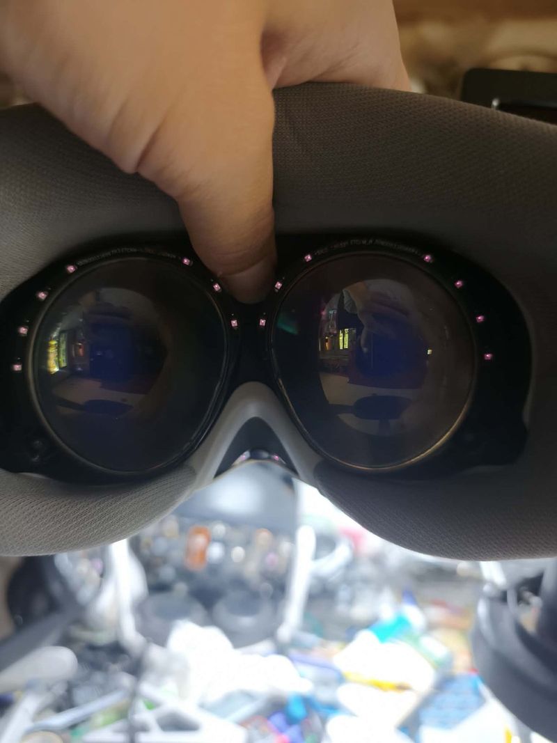 ตรวจ IR LEDs และ lens ของ Quest